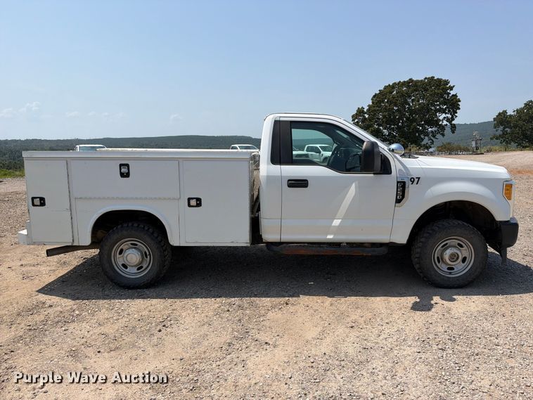 image for item FK5039 2017 Ford F250 Super Duty utility bed pickup truck