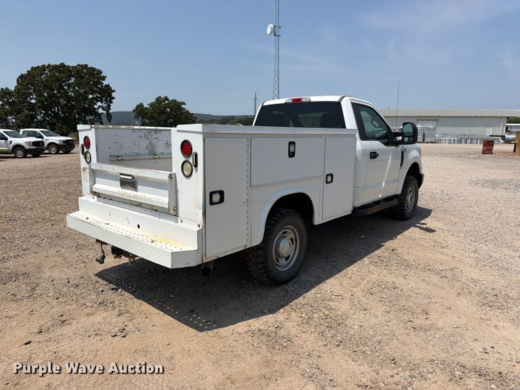 image for item FK5039 2017 Ford F250 Super Duty utility bed pickup truck