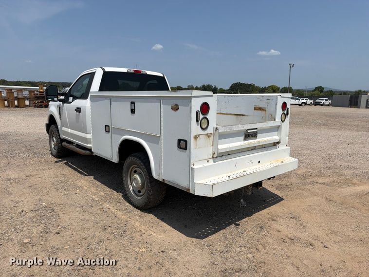 image for item FK5039 2017 Ford F250 Super Duty utility bed pickup truck