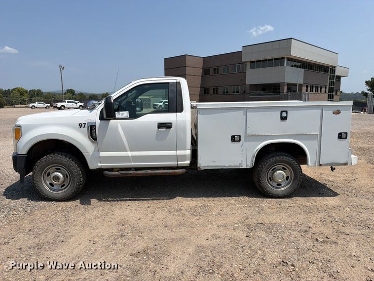 image for item FK5039 2017 Ford F250 Super Duty utility bed pickup truck