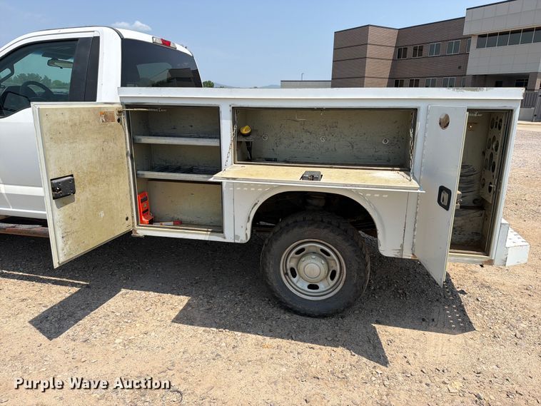 image for item FK5039 2017 Ford F250 Super Duty utility bed pickup truck