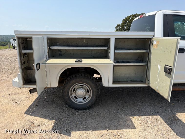 image for item FK5039 2017 Ford F250 Super Duty utility bed pickup truck