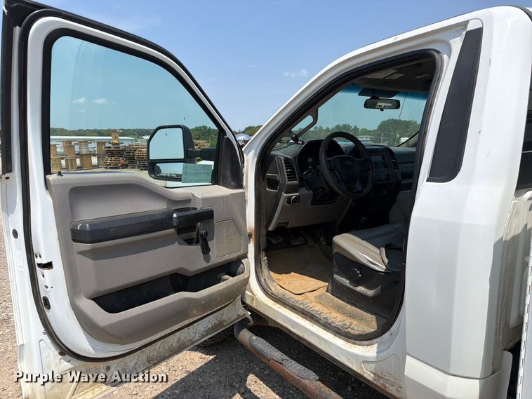 image for item FK5039 2017 Ford F250 Super Duty utility bed pickup truck