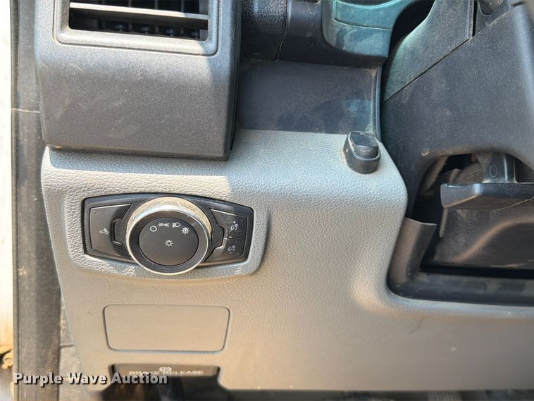 image for item FK5039 2017 Ford F250 Super Duty utility bed pickup truck