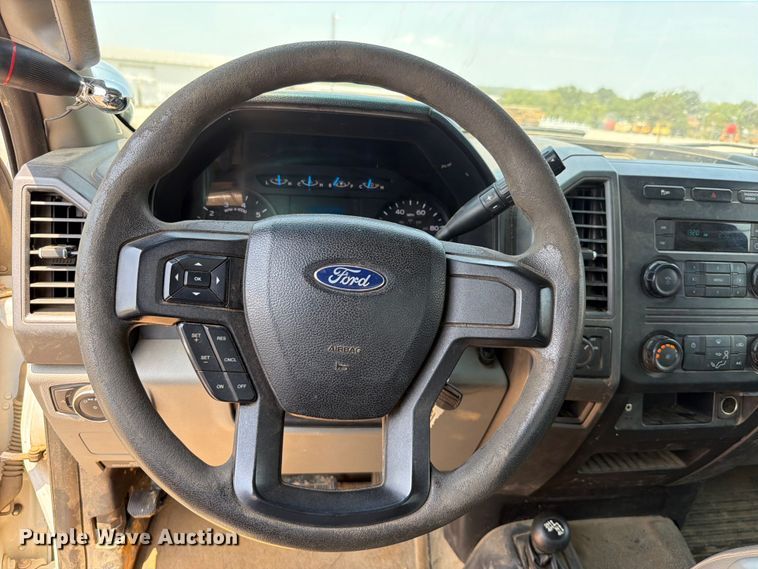 image for item FK5039 2017 Ford F250 Super Duty utility bed pickup truck