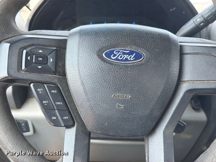 image for item FK5039 2017 Ford F250 Super Duty utility bed pickup truck