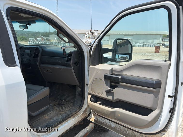image for item FK5039 2017 Ford F250 Super Duty utility bed pickup truck