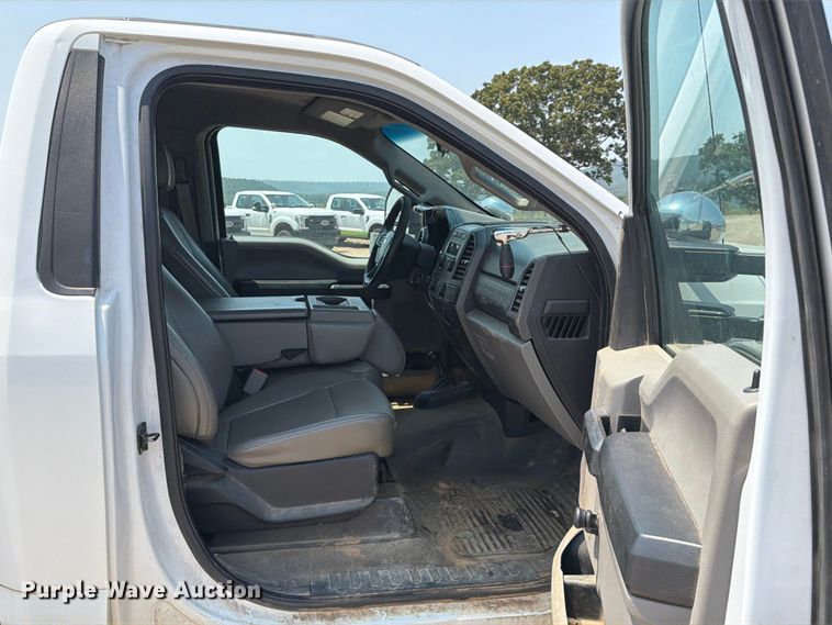 image for item FK5039 2017 Ford F250 Super Duty utility bed pickup truck