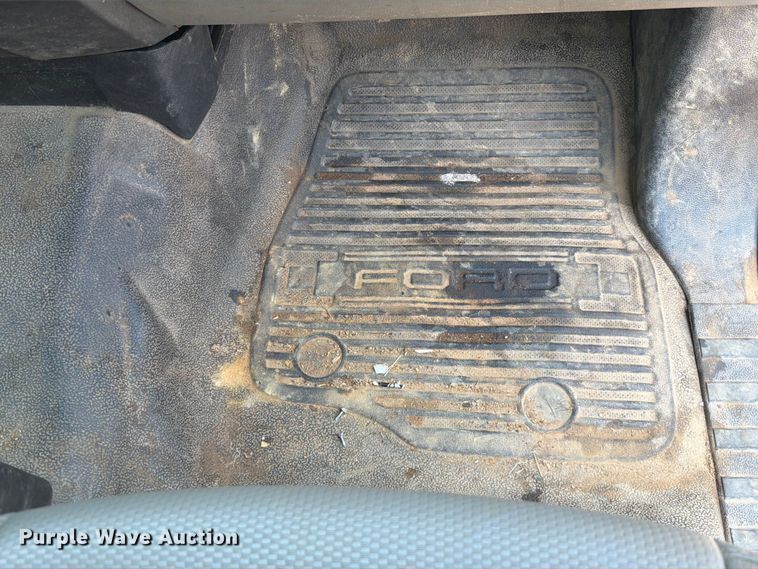 image for item FK5039 2017 Ford F250 Super Duty utility bed pickup truck