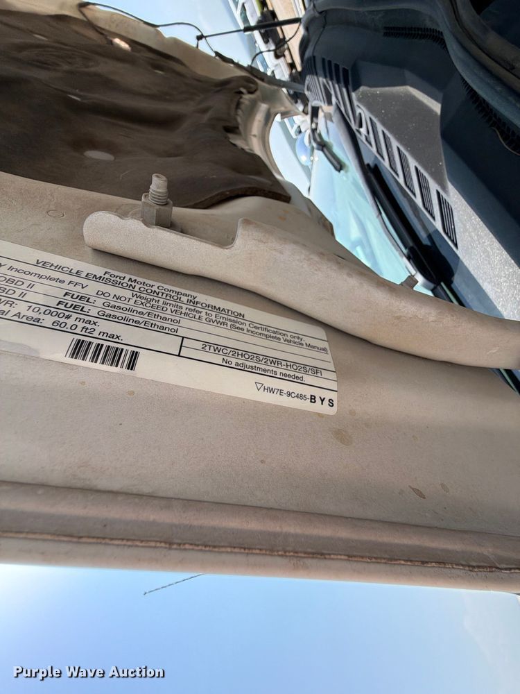 image for item FK5039 2017 Ford F250 Super Duty utility bed pickup truck