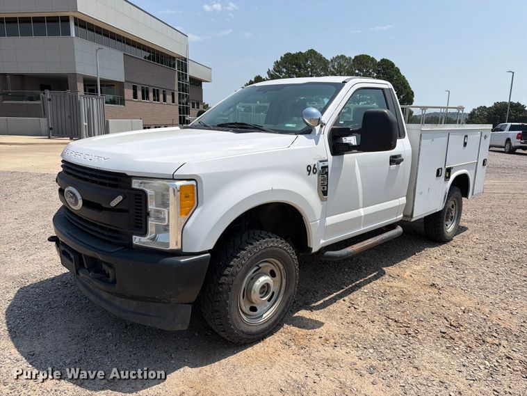 2017 Ford F250 Super Duty utility bed pickup truck