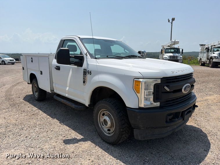 image for item FK5040 2017 Ford F250 Super Duty utility bed pickup truck