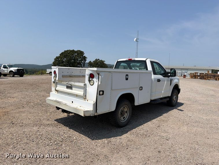 image for item FK5040 2017 Ford F250 Super Duty utility bed pickup truck