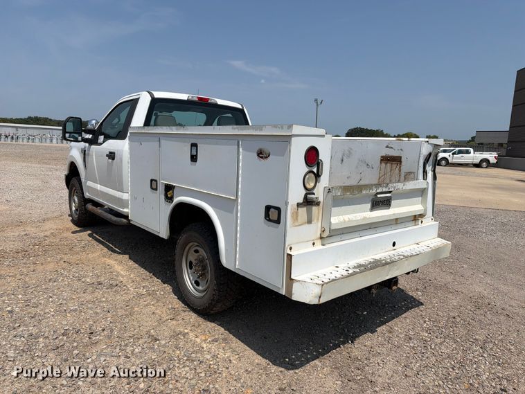 image for item FK5040 2017 Ford F250 Super Duty utility bed pickup truck
