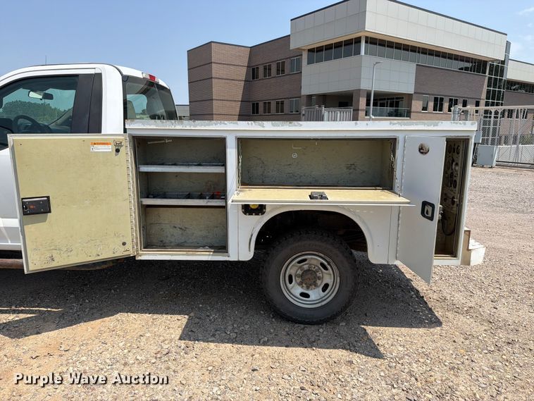 image for item FK5040 2017 Ford F250 Super Duty utility bed pickup truck
