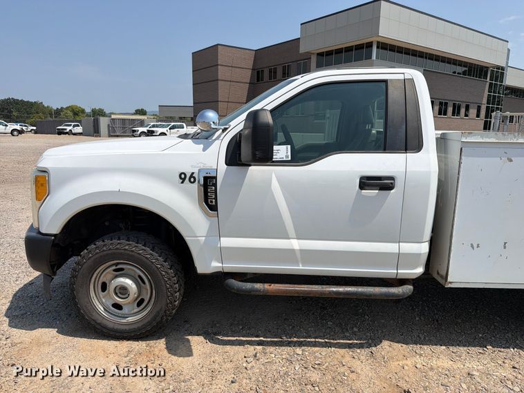 image for item FK5040 2017 Ford F250 Super Duty utility bed pickup truck