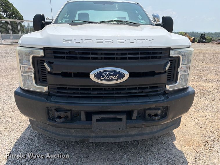 image for item FK5040 2017 Ford F250 Super Duty utility bed pickup truck