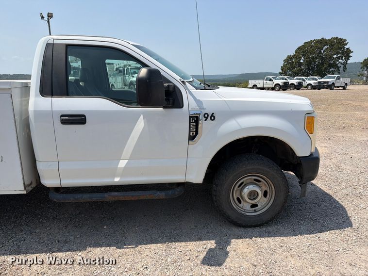 image for item FK5040 2017 Ford F250 Super Duty utility bed pickup truck