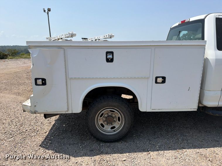 image for item FK5040 2017 Ford F250 Super Duty utility bed pickup truck