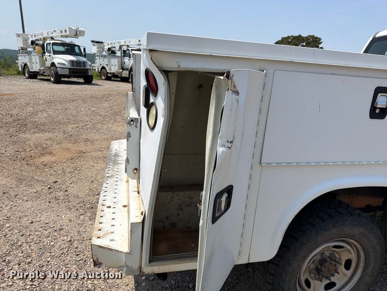 image for item FK5040 2017 Ford F250 Super Duty utility bed pickup truck