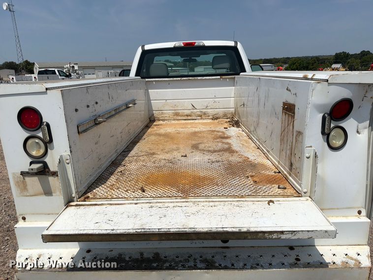image for item FK5040 2017 Ford F250 Super Duty utility bed pickup truck