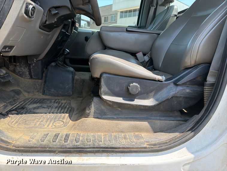 image for item FK5040 2017 Ford F250 Super Duty utility bed pickup truck