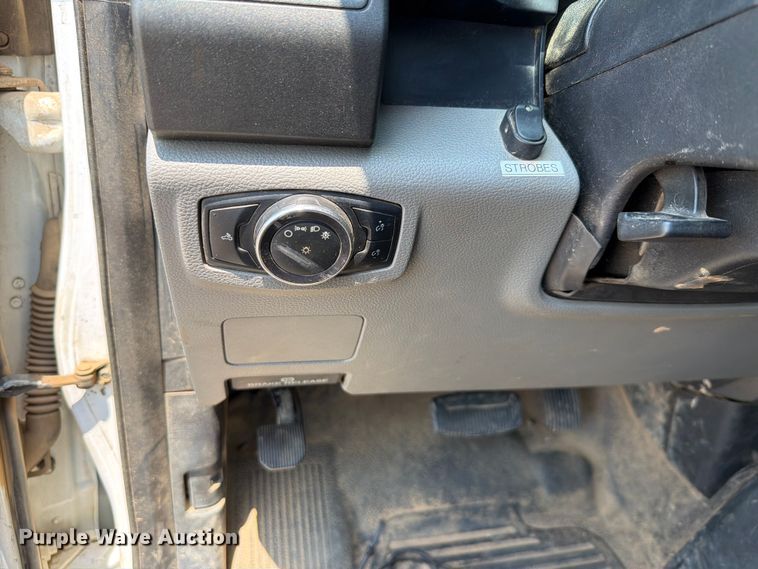 image for item FK5040 2017 Ford F250 Super Duty utility bed pickup truck