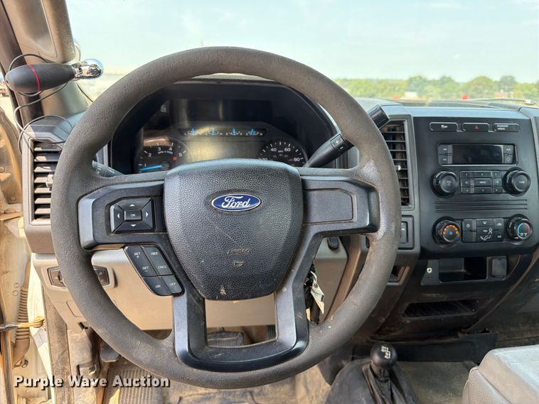 image for item FK5040 2017 Ford F250 Super Duty utility bed pickup truck