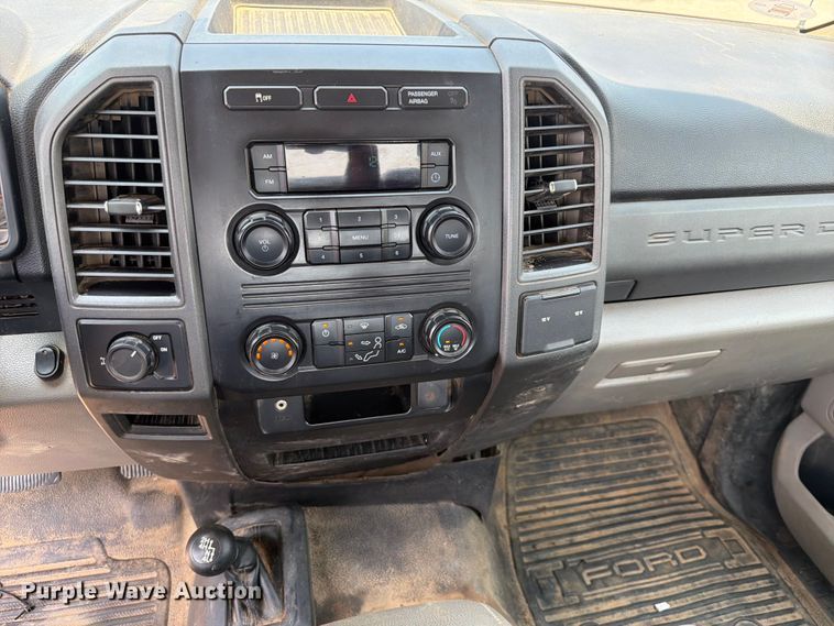 image for item FK5040 2017 Ford F250 Super Duty utility bed pickup truck