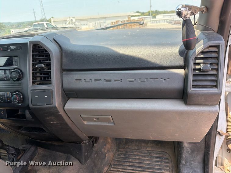 image for item FK5040 2017 Ford F250 Super Duty utility bed pickup truck
