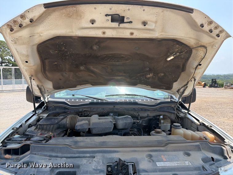 image for item FK5040 2017 Ford F250 Super Duty utility bed pickup truck