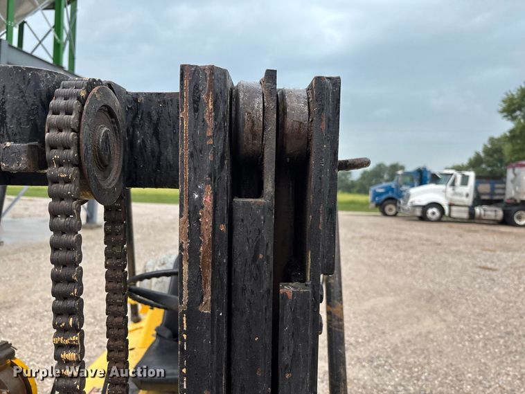 image for item FM6507 Hyster 30 forklift