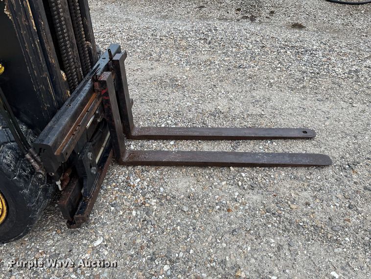 image for item FM6507 Hyster 30 forklift