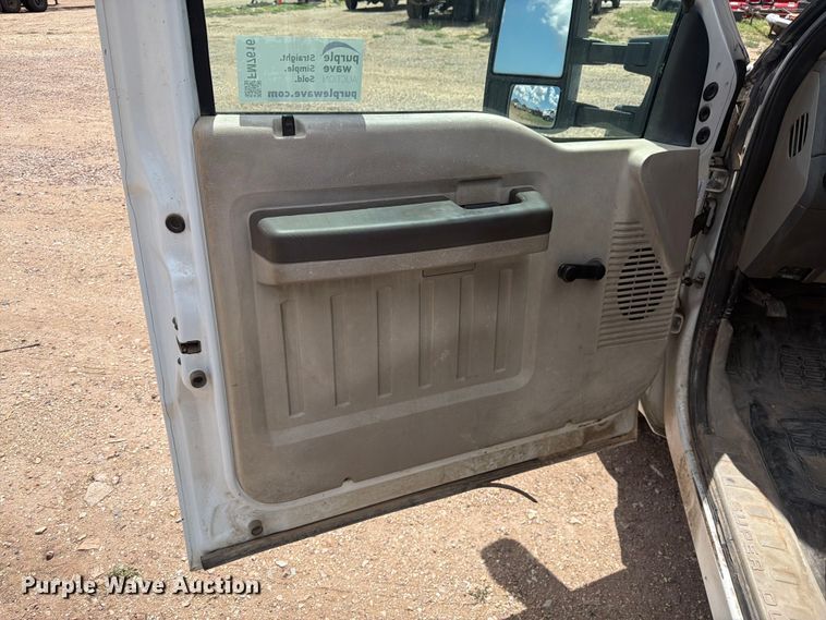 image for item FM7616 2008 Ford F350 Super Duty Crew Cab dump flatbed pickup truck