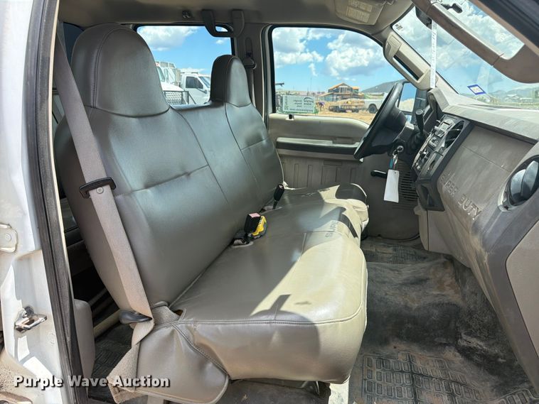 image for item FM7616 2008 Ford F350 Super Duty Crew Cab dump flatbed pickup truck