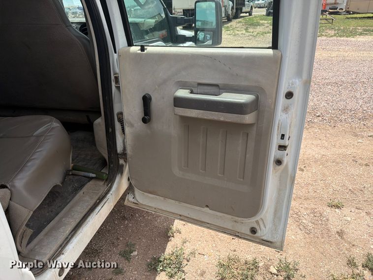 image for item FM7616 2008 Ford F350 Super Duty Crew Cab dump flatbed pickup truck