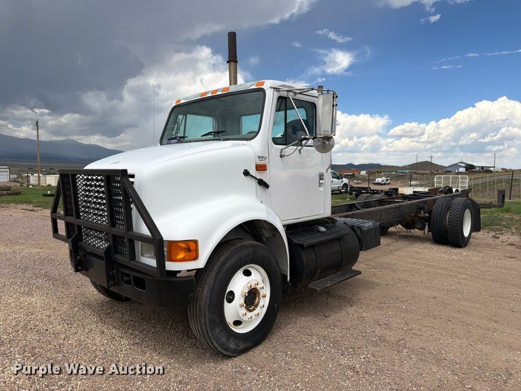 2001 International 8100 truck cab and chassis