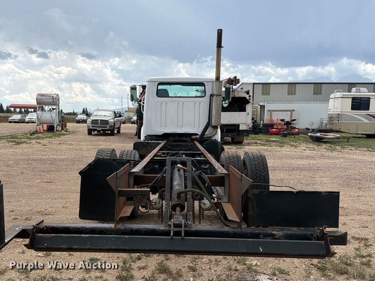 image for item FM7617 2001 International 8100 truck cab and chassis