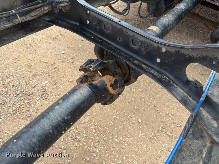 image for item FM7617 2001 International 8100 truck cab and chassis