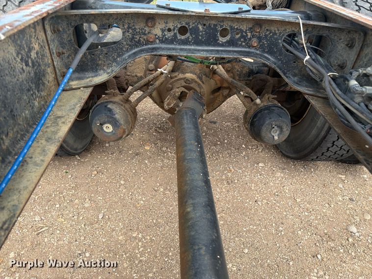 image for item FM7617 2001 International 8100 truck cab and chassis
