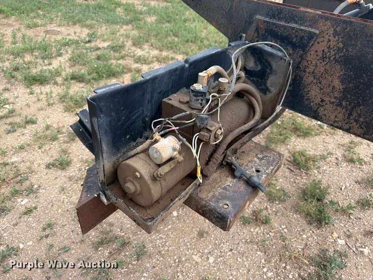 image for item FM7617 2001 International 8100 truck cab and chassis