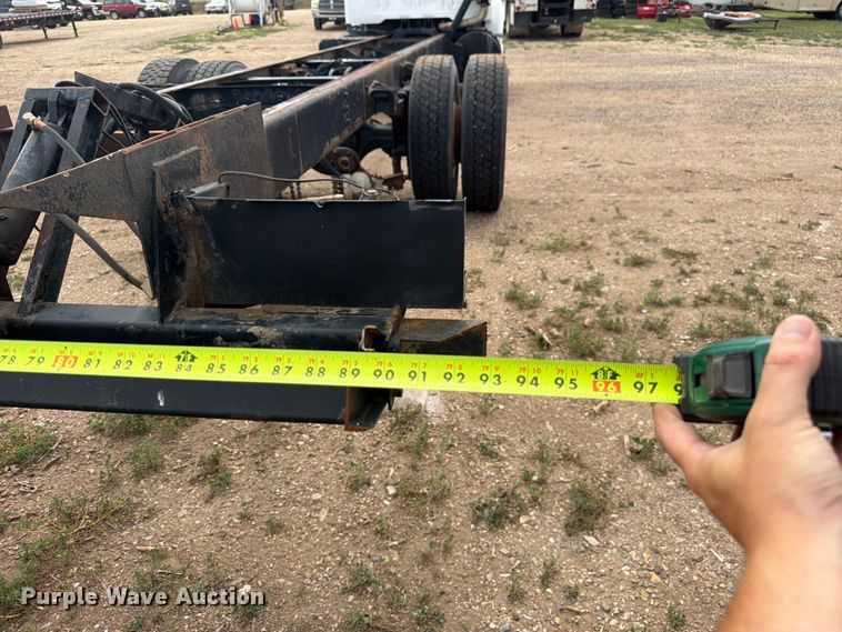 image for item FM7617 2001 International 8100 truck cab and chassis