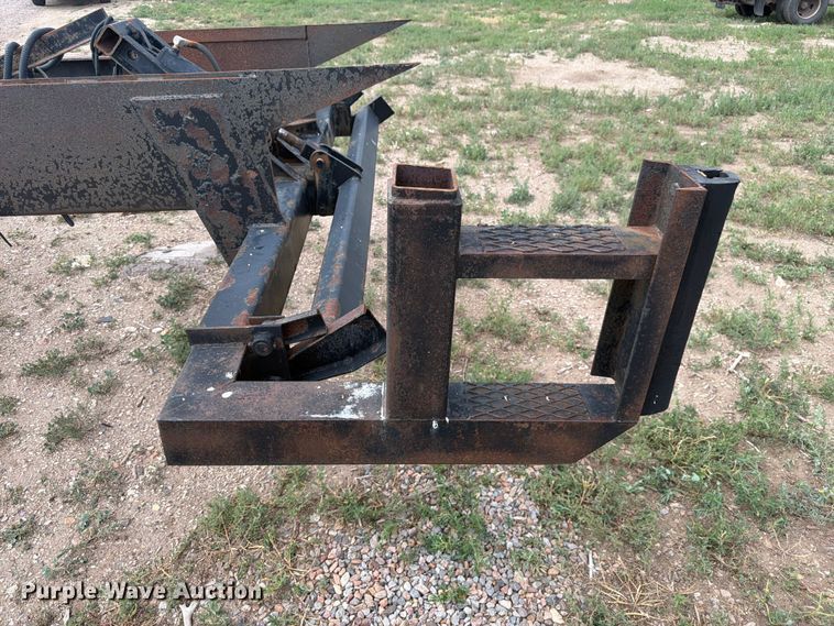 image for item FM7617 2001 International 8100 truck cab and chassis