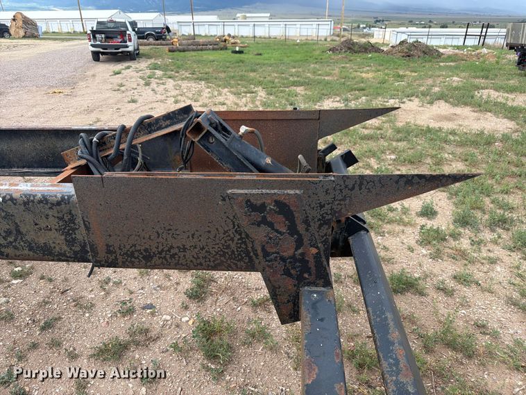 image for item FM7617 2001 International 8100 truck cab and chassis