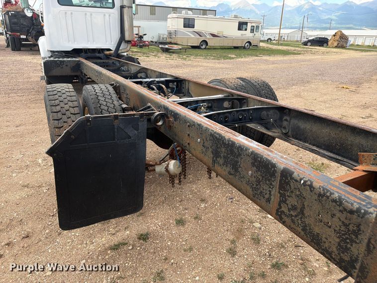 image for item FM7617 2001 International 8100 truck cab and chassis