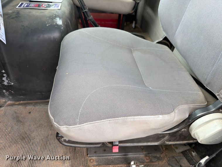 image for item FM7617 2001 International 8100 truck cab and chassis