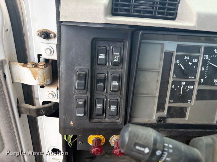 image for item FM7617 2001 International 8100 truck cab and chassis