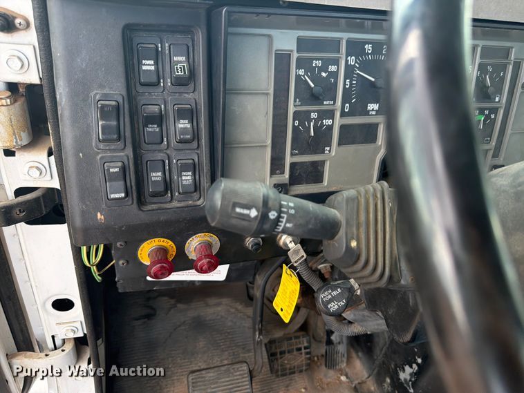 image for item FM7617 2001 International 8100 truck cab and chassis