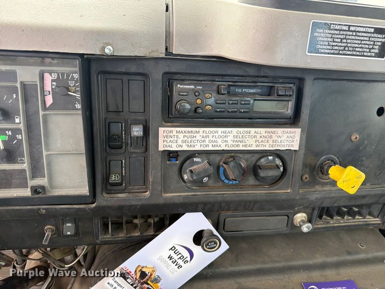 image for item FM7617 2001 International 8100 truck cab and chassis