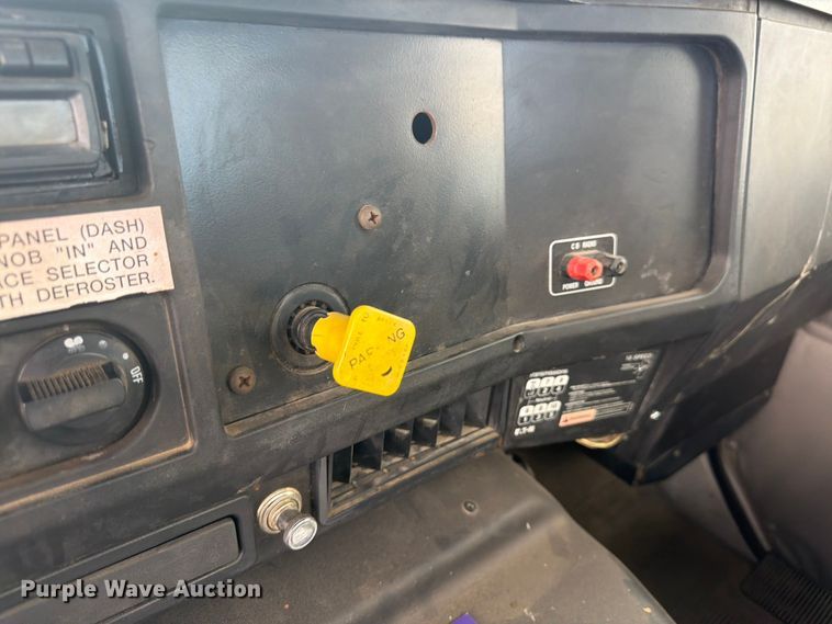 image for item FM7617 2001 International 8100 truck cab and chassis